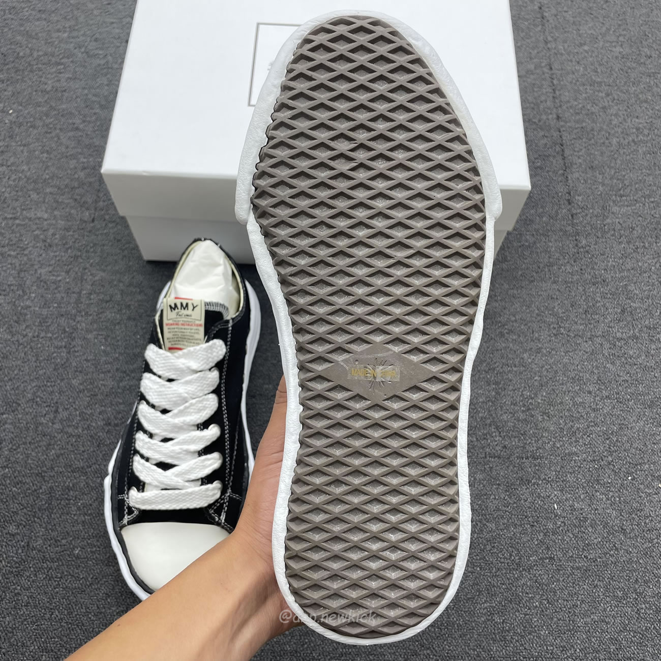 Maison Mihara Yasuhiro Hank Low Top Sneakers Black (12) - www.newkick.vip